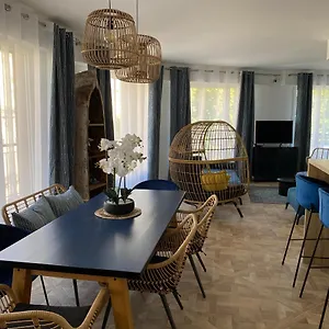 https://les-floralies-canebire.fr-provencehotel.com